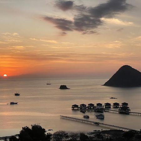 Sunset Hill Hotel Лабуан-Баджо Екстер'єр фото